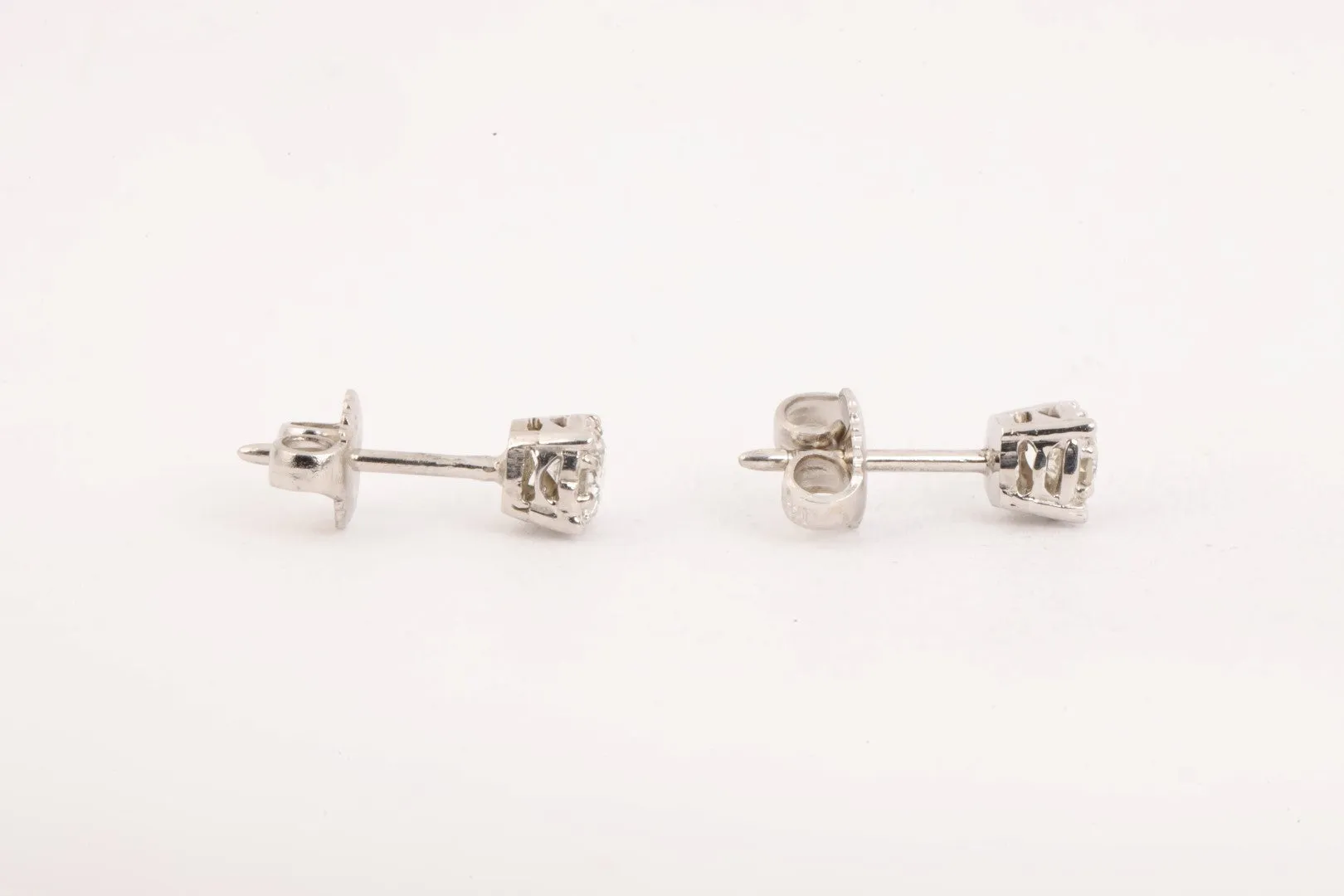 14k White Gold 0.40tcw Diamond Stud Earrings (1.47g.)