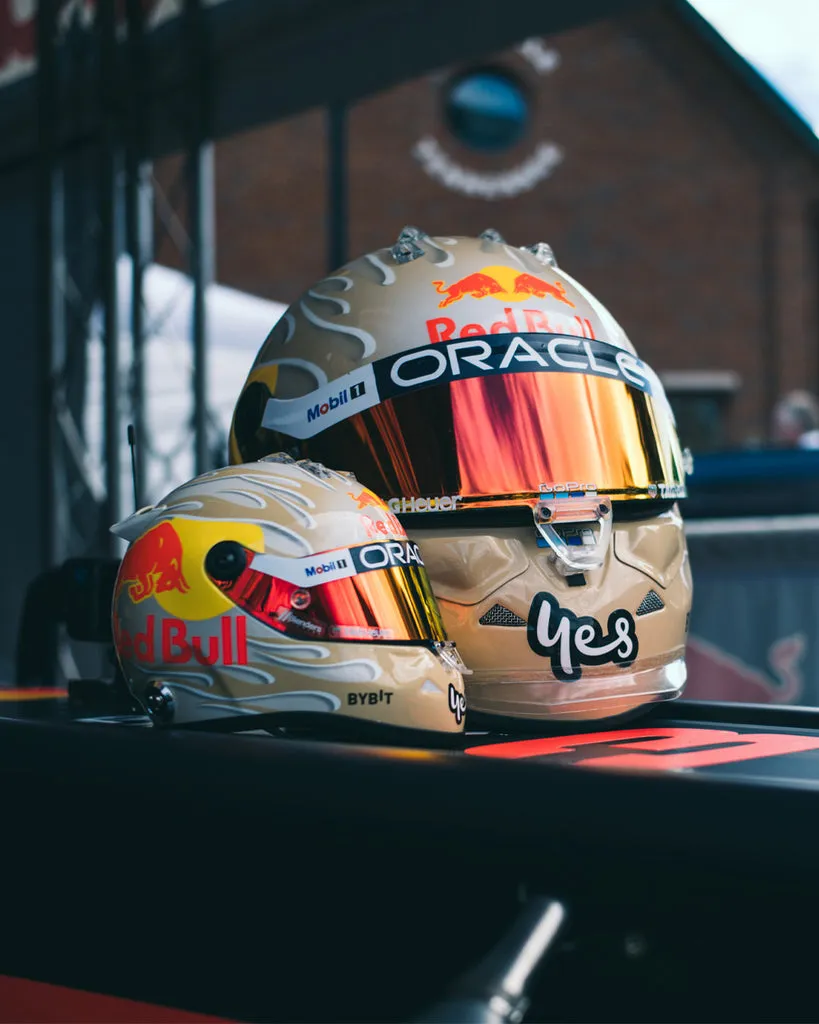 2023 RBR Daniel Ricciardo 1:2 Scale Mini Helmet