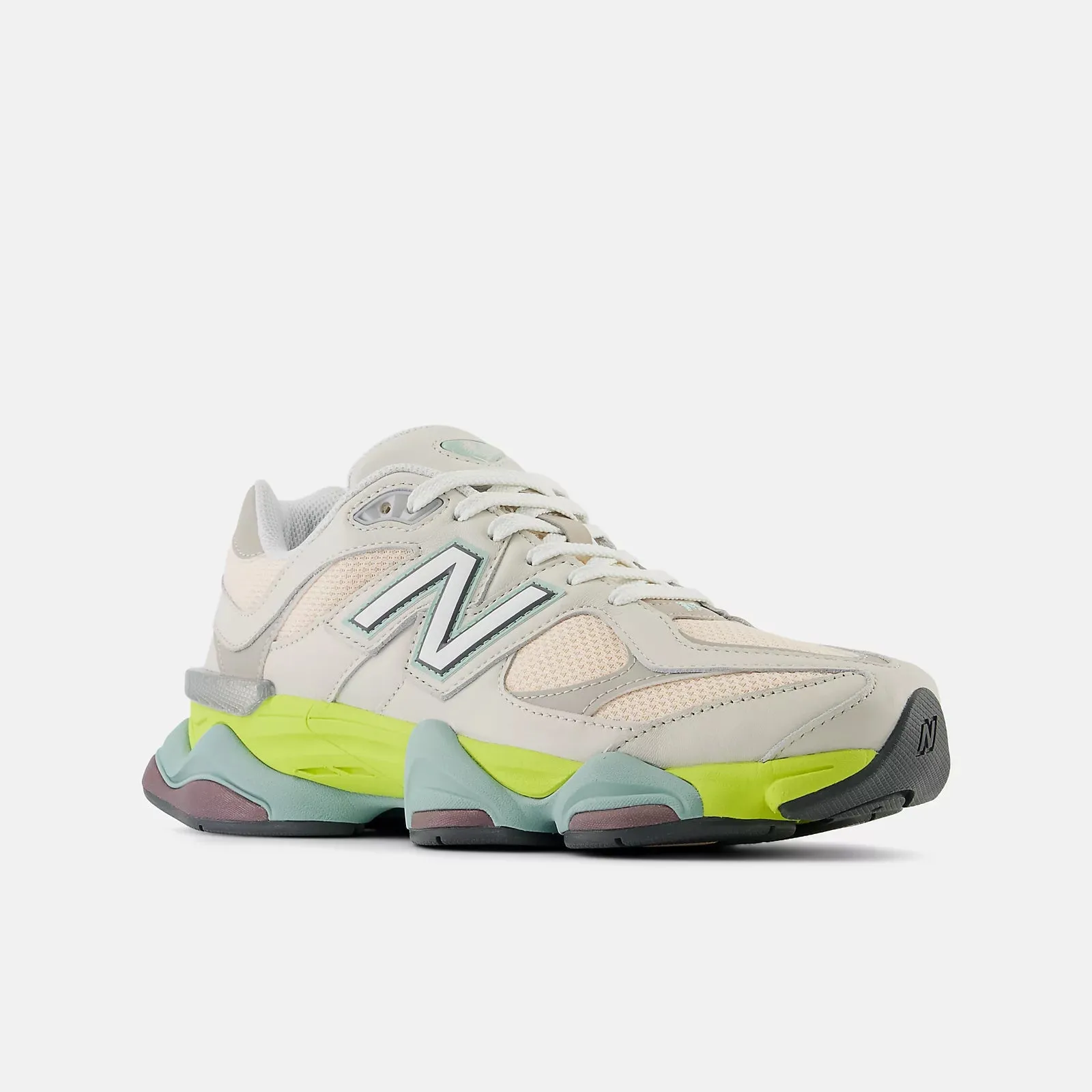 9060 in moonbeam and vintage rose | New Balance | EQVVS WOMEN